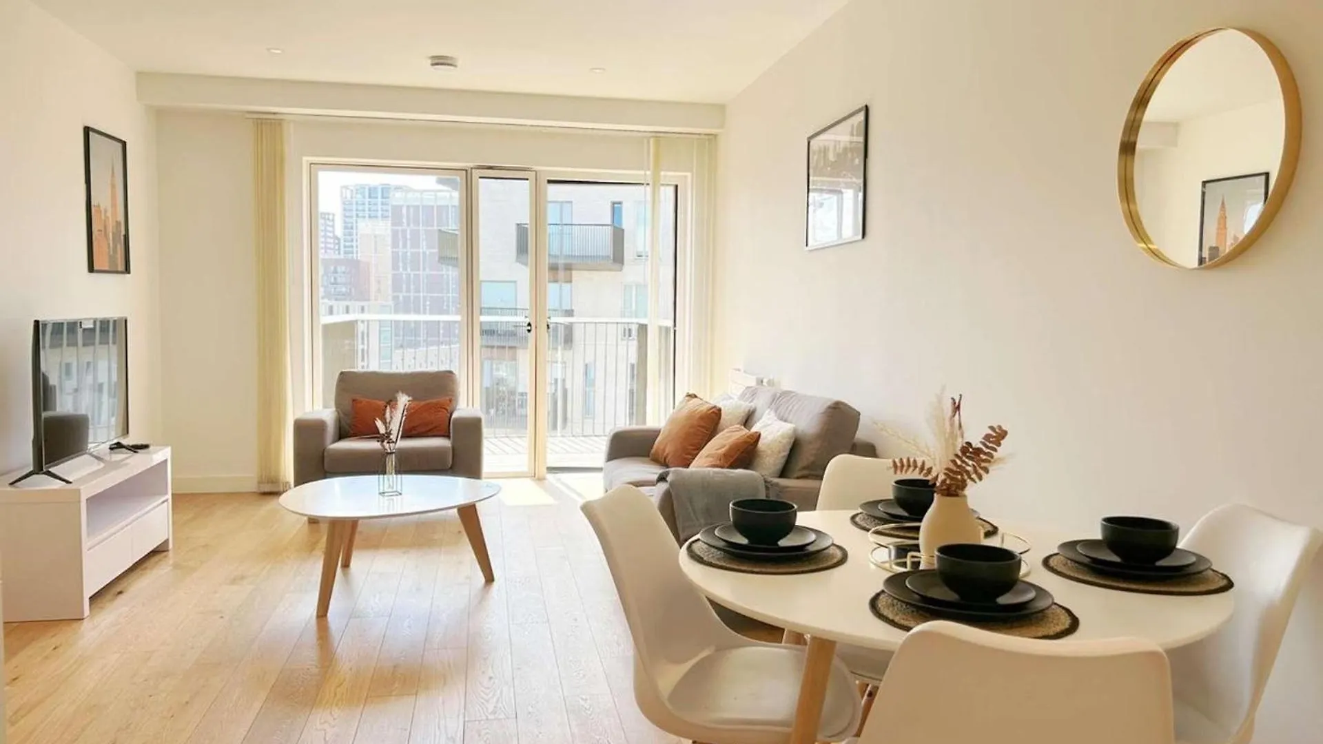 Apartment-Newham-Sleeps2-Balcony-89Ws London