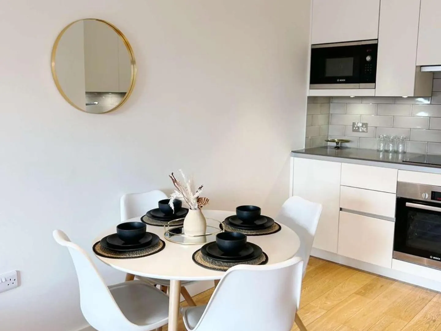 Apartment-Newham-Sleeps2-Balcony-89Ws London Apartment