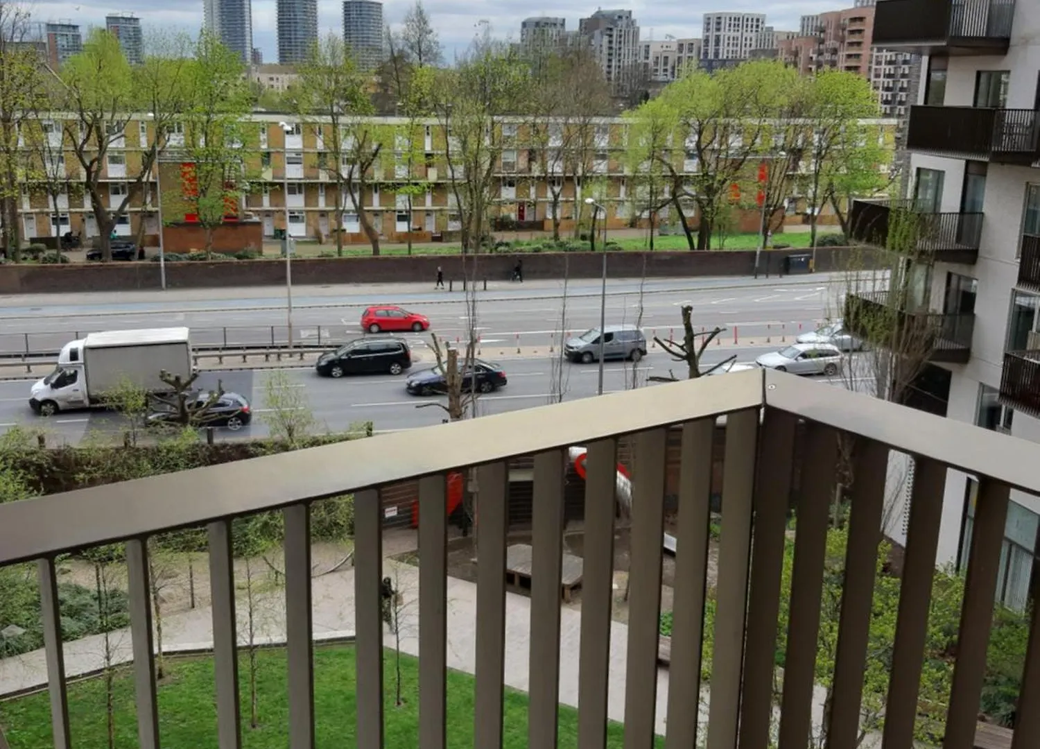 Apartment-Newham-Sleeps2-Balcony-89Ws London United Kingdom